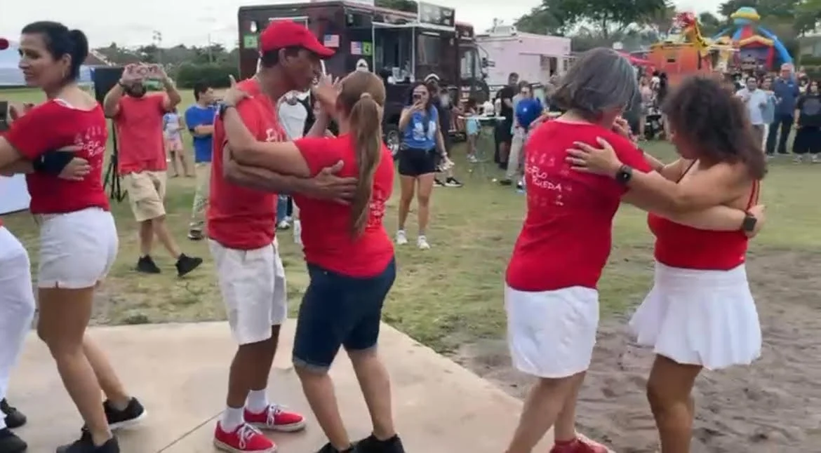 YMCA 2025, Baila Conmigo